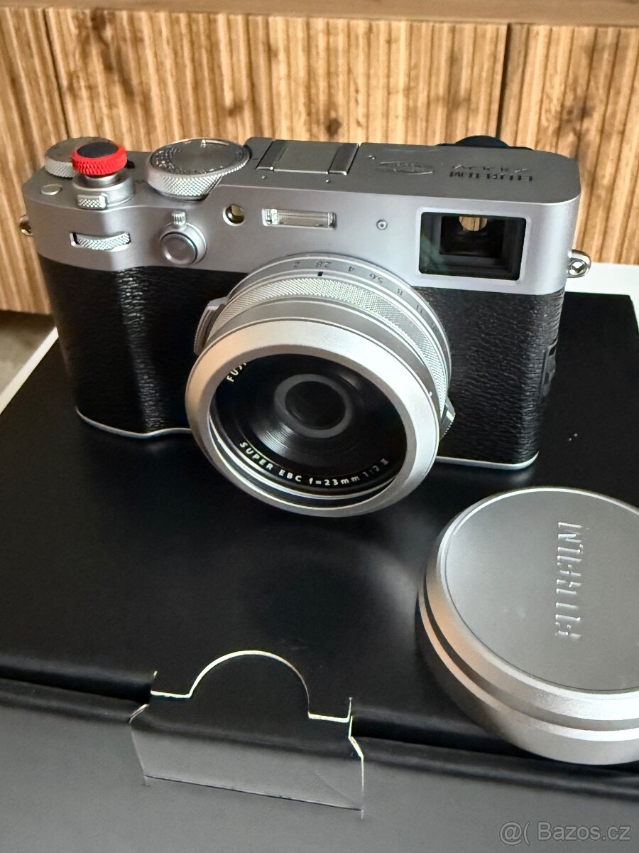 Fujifilm X100VI stříbrný