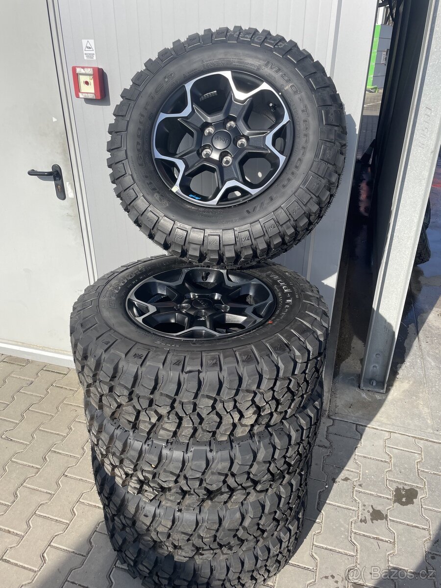 Jeep Wrangler JL JK kola disky s BF Goodrich MUD sada 5kusů
