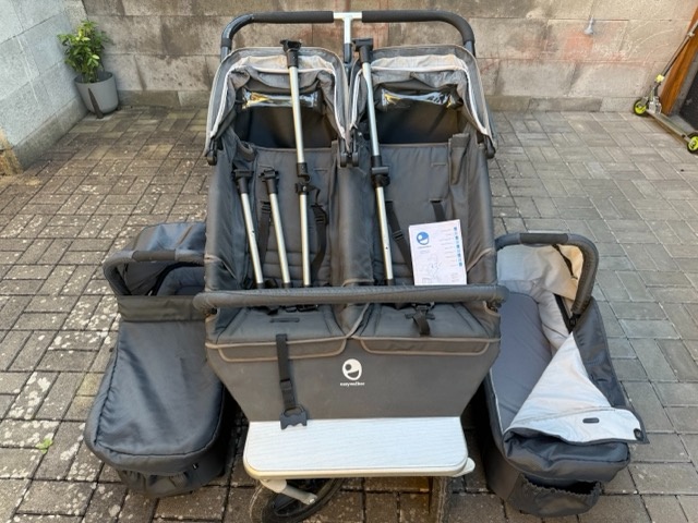 Prodám kočárek Easywalker Duo Plus v tmavě šedé barvě.