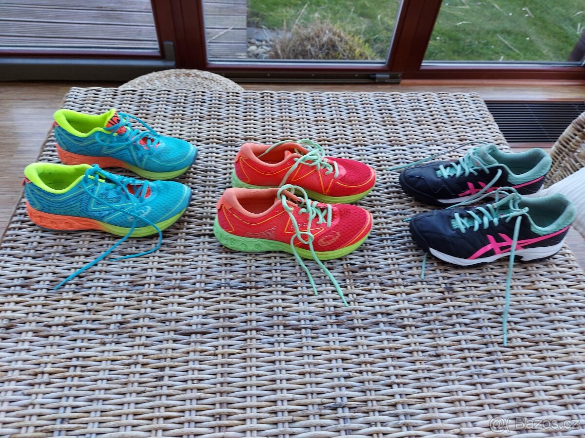 Dámské běžecké boty Asics Noosa FF