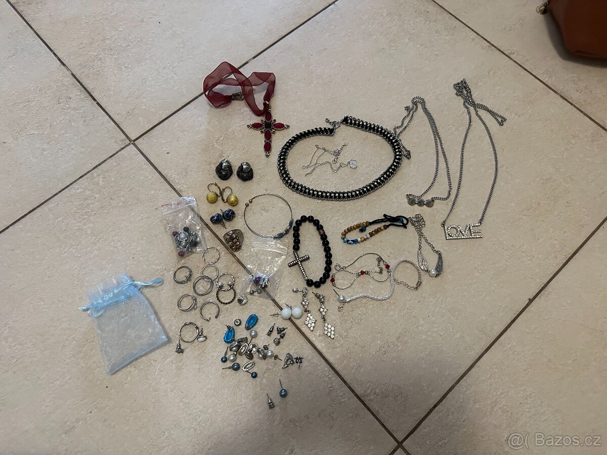 Různé šperky a doplňky – vše dohromady (použité)