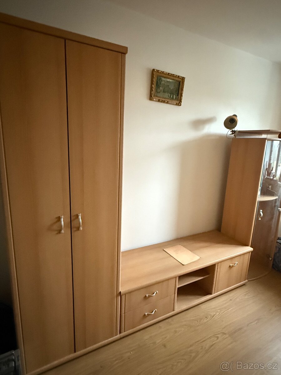 Levná obývací stěna