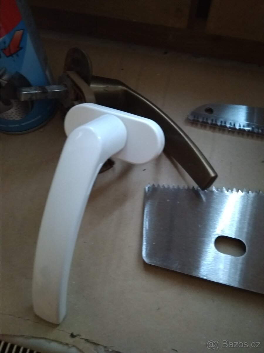 Kliky bile 8ks plus jedna bronz