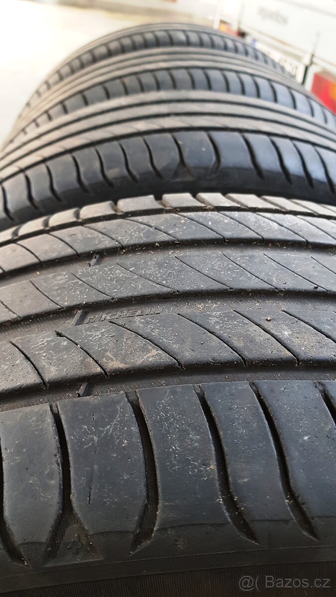 MICHELIN 235/55 R17