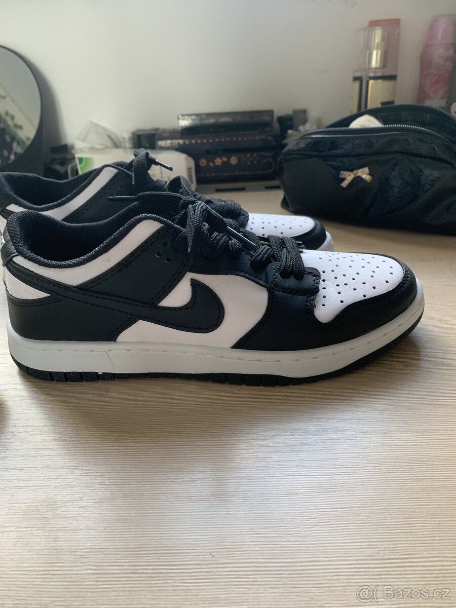 Fake Nike dunk panda