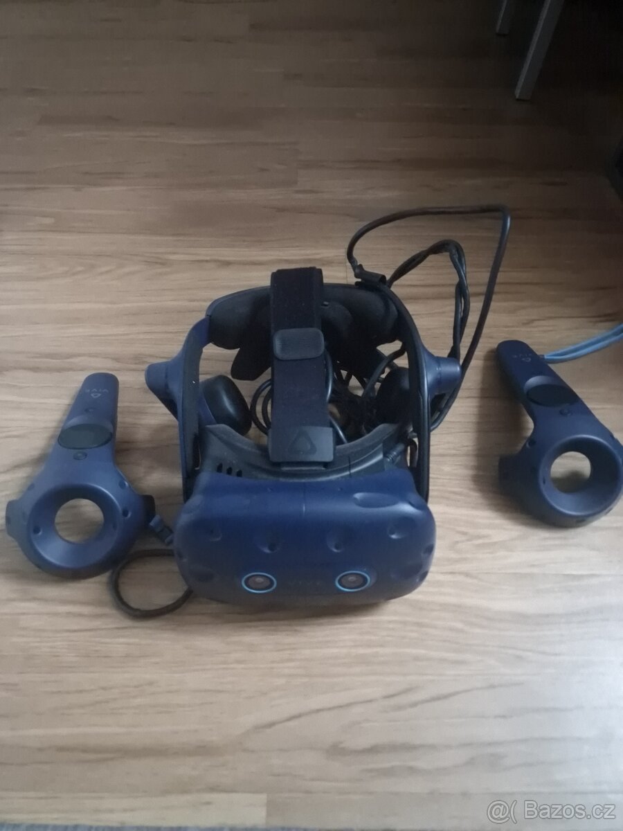 VR brýle a controllery HTC Vive Pro 2