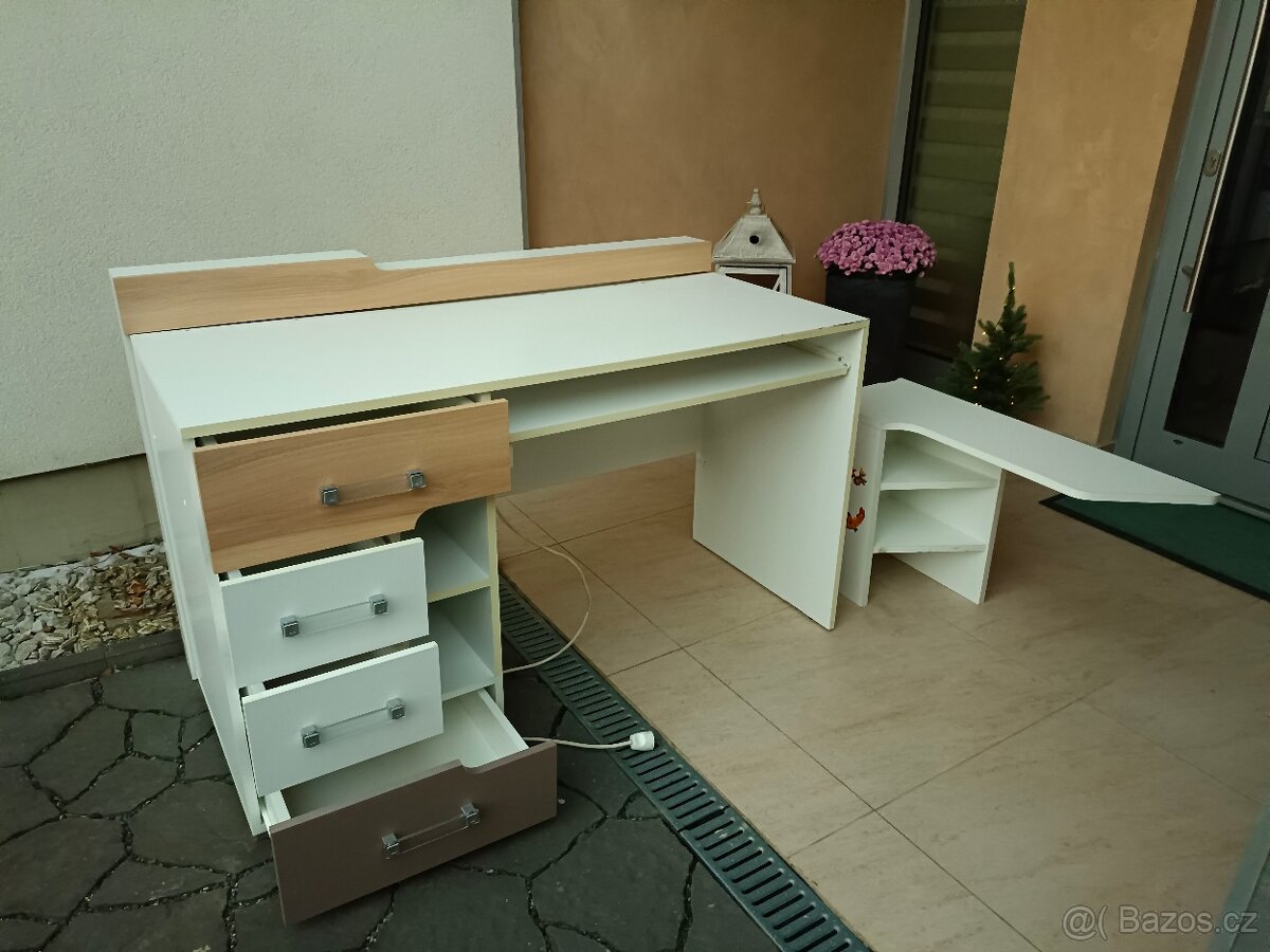 Dětský stůl