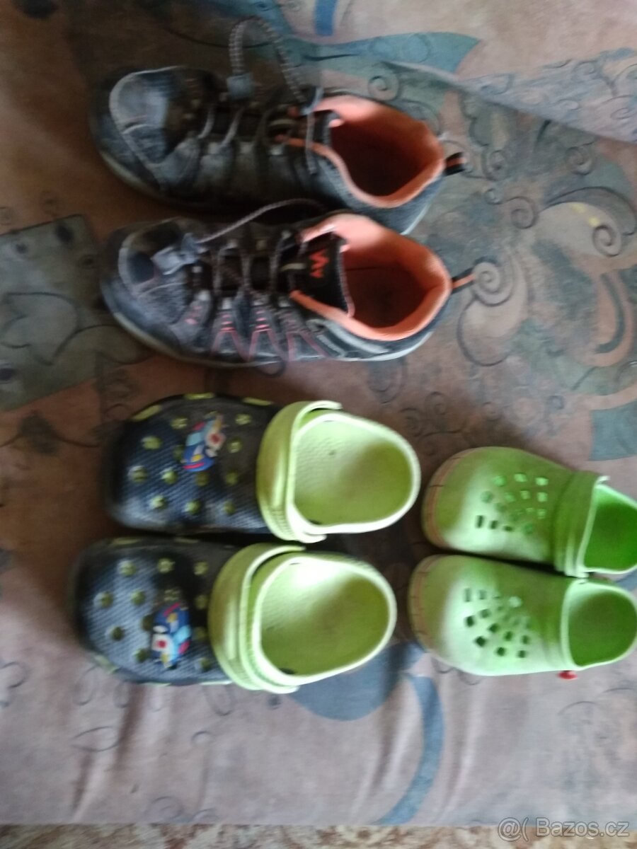 Daruji detske papuce jedny 28 a druhe 32 a boty 34