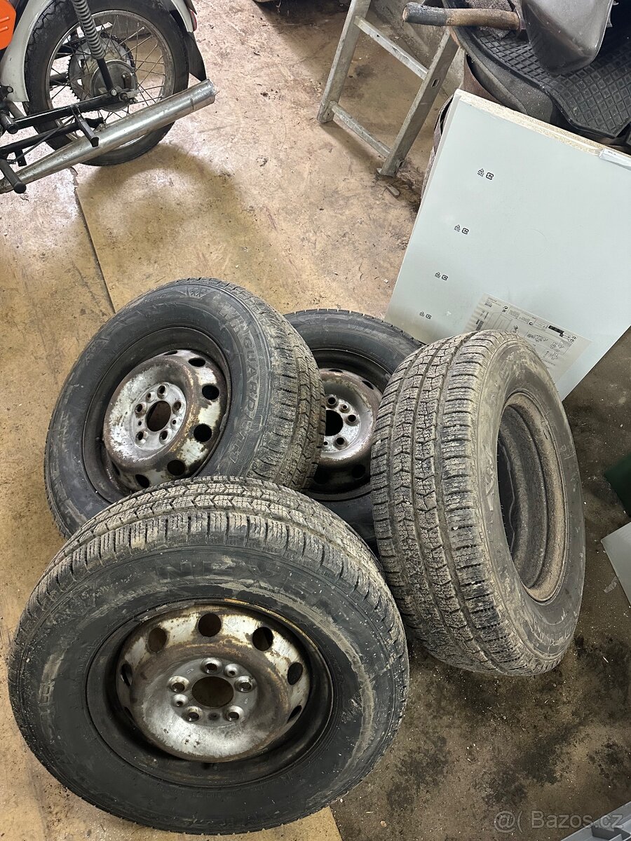 Pneu na discích 225/70 R15C