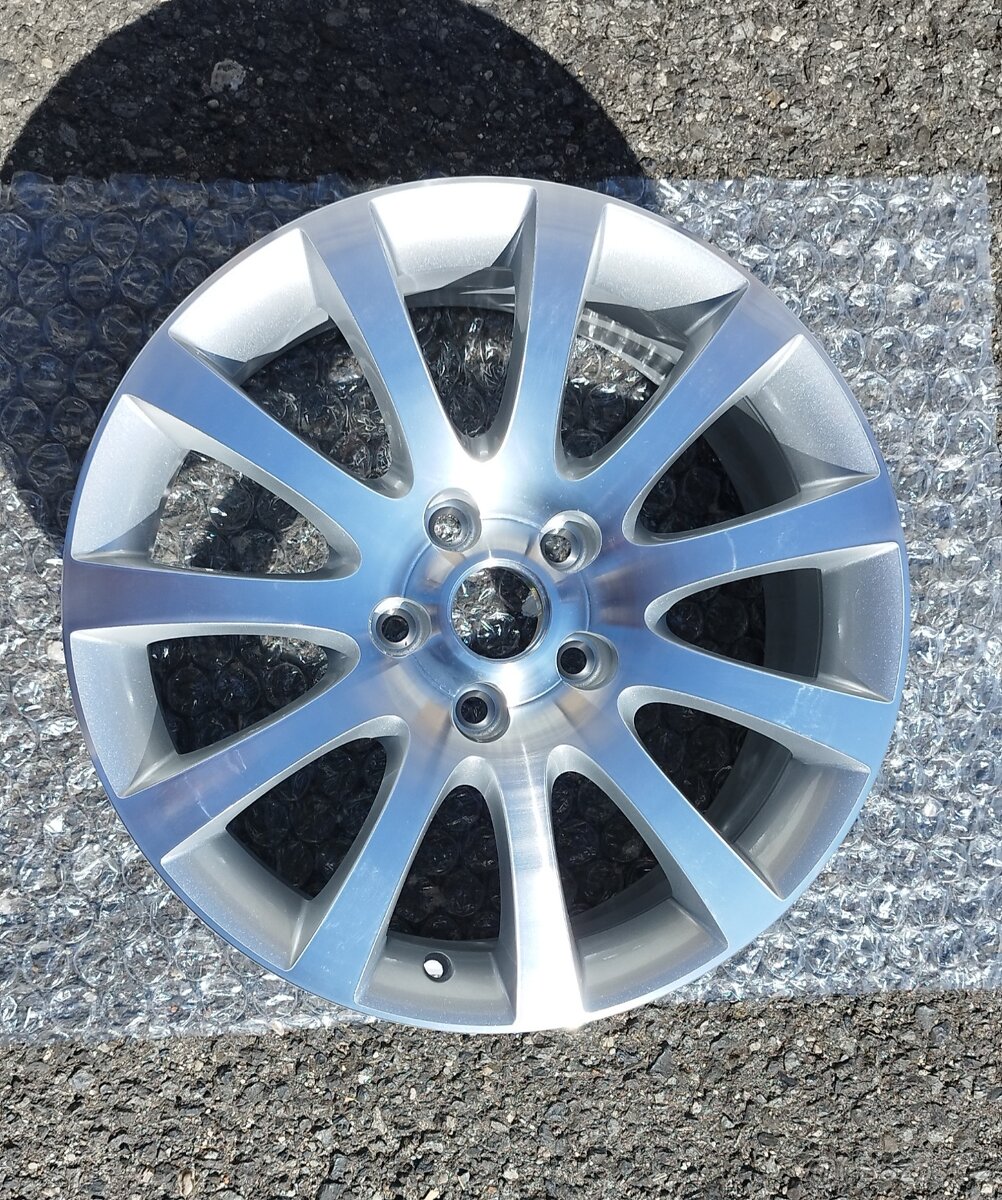 Skoda Yeti, 1 x disk 17"-novy, Annapurna-stribrny, 5L060102