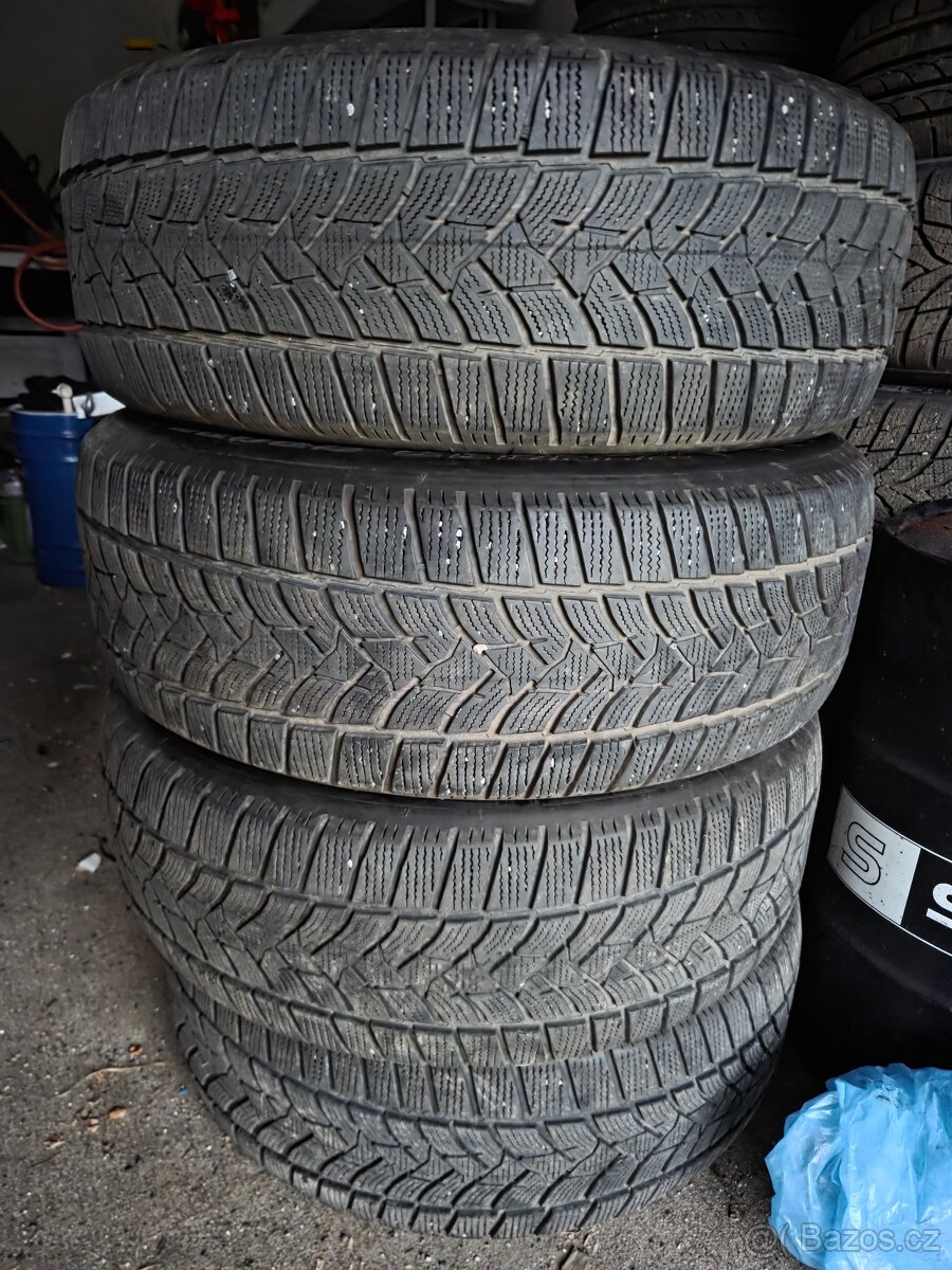 235/60/18 Dunlop