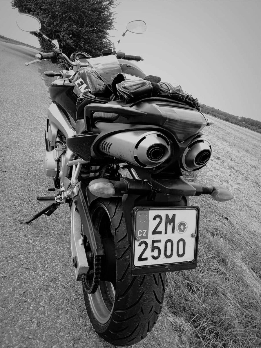 Yamaha FZ6N 2004 nepojízdná - na opravu nebo díly