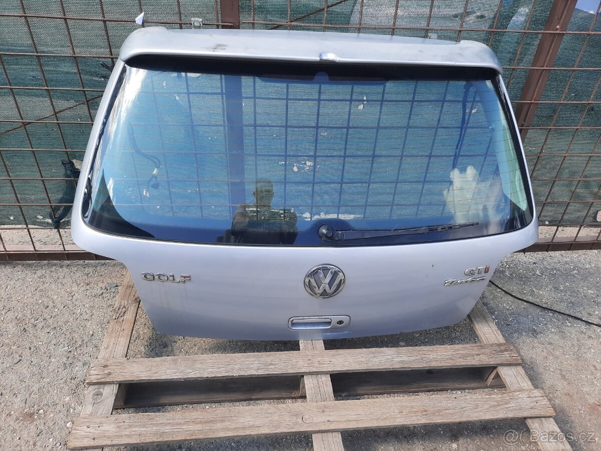 vw golf 4 5dver - zadni viko kufru