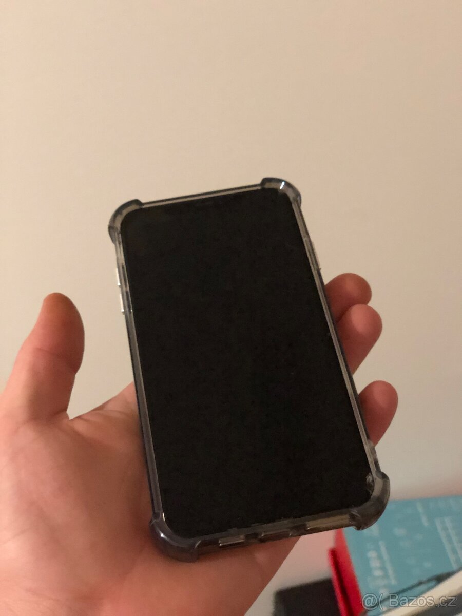 iPhone XS Max 64GB (baterie 79%)