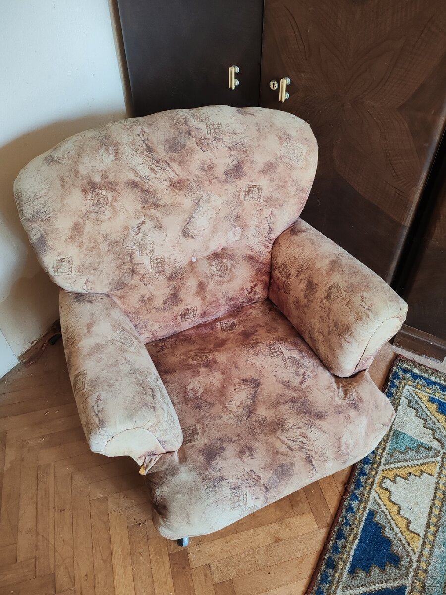 Pohovka a 2 kresla