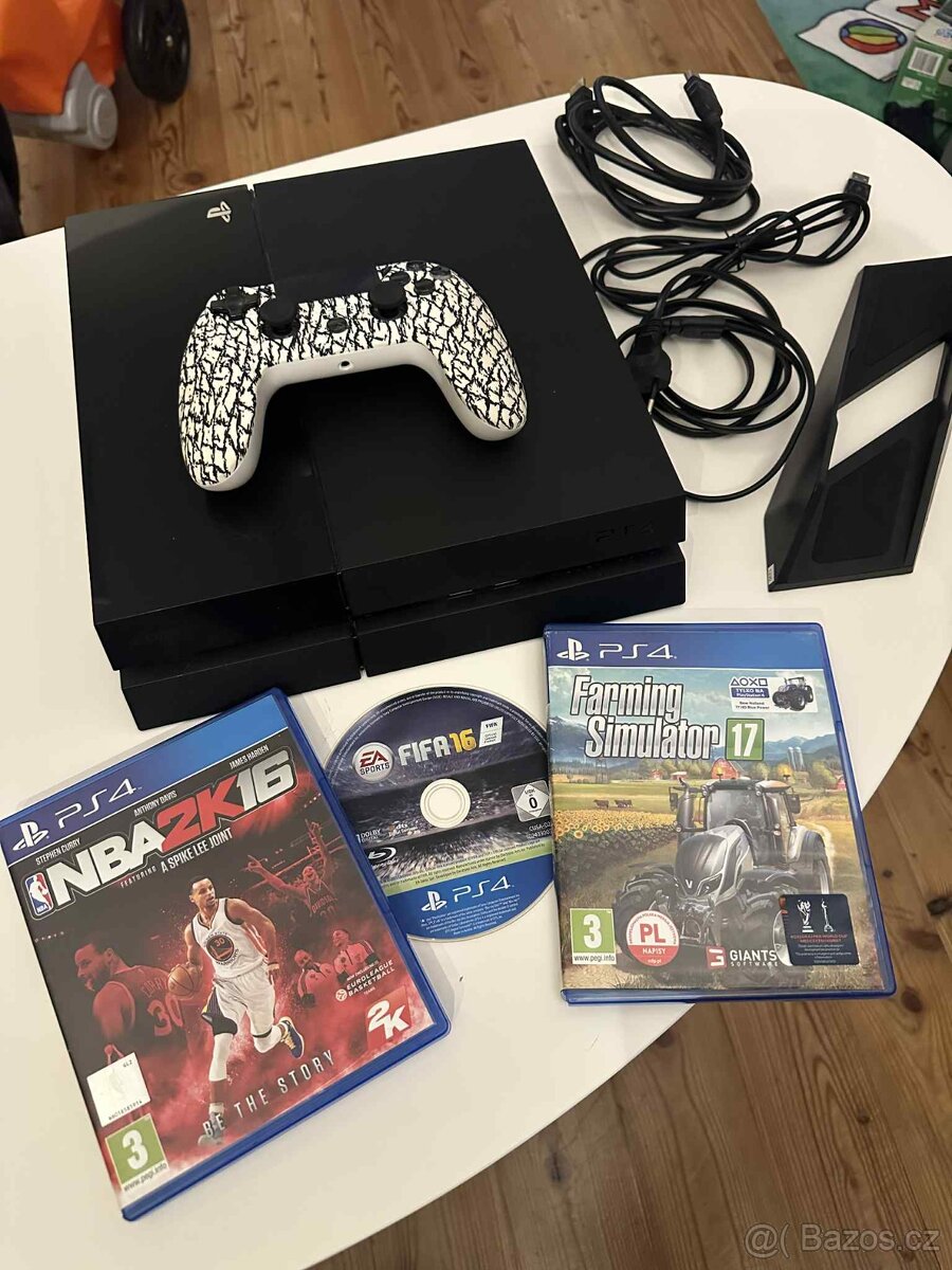 PLAYSTATION 4 FAT 500 GB + HRY + PŘÍSLUŠENSTVÍ