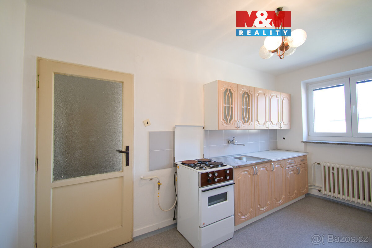 Pronájem bytu 3+1, 70 m², Rožnov pod Radhoštěm, ul.Nám. Míru