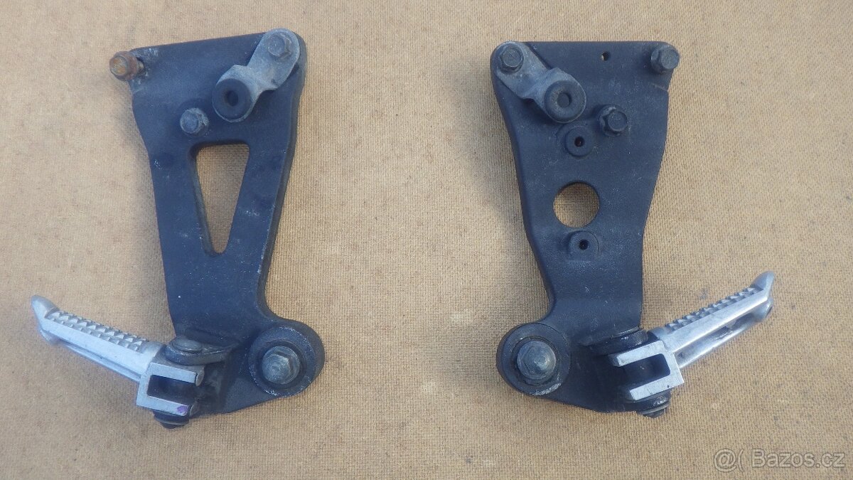 Zadní stupačky s držáky na Suzuki GSX-R 750
