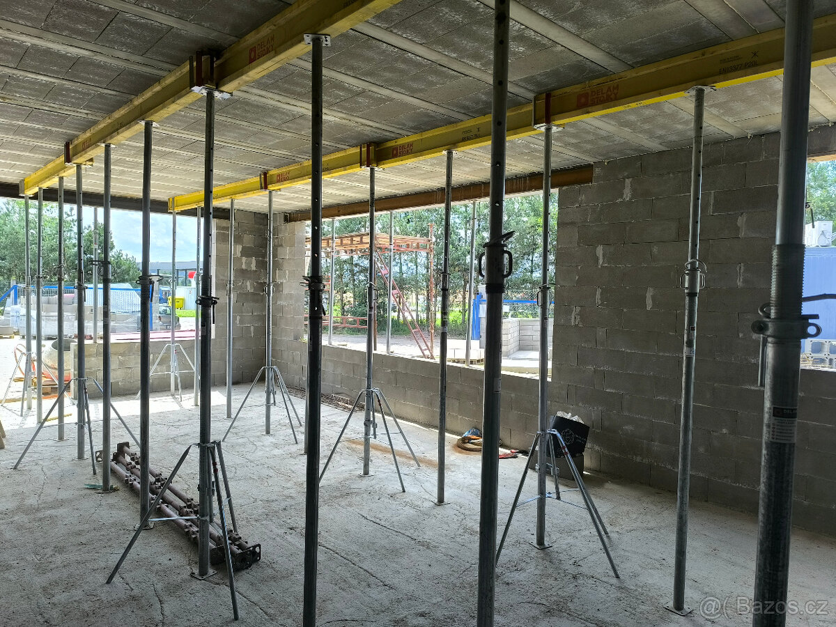 Pronájem stavebních stojek a podpěr.