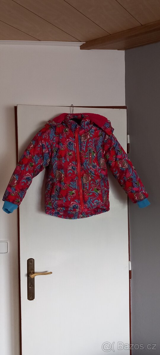 Zimní bunda růžovo-modrou s kožíškem