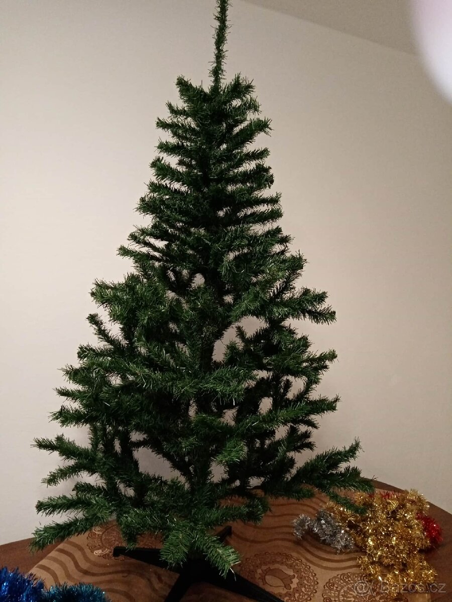 Vánoční umělý stromeček