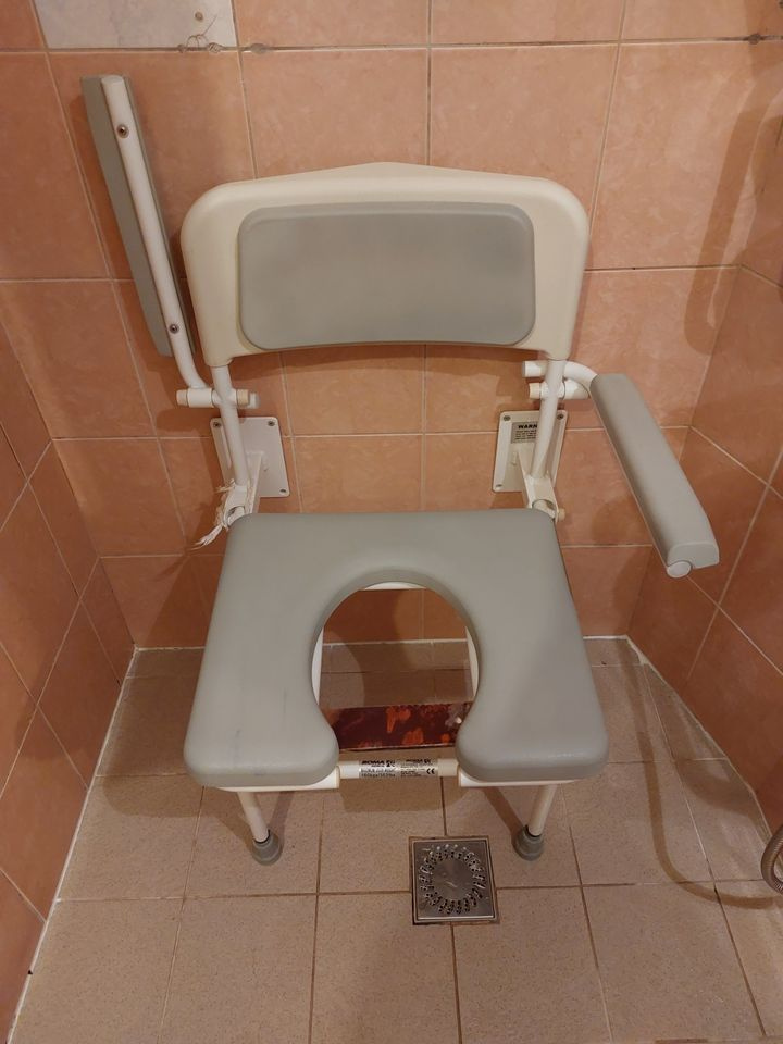 Sklopná sedačka do sprchy