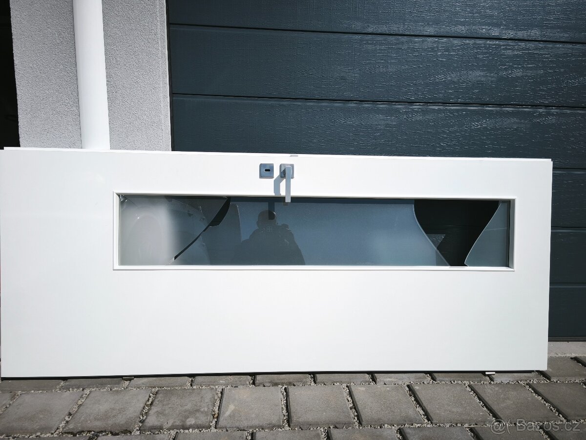 Dveře prosklené levé 80cm