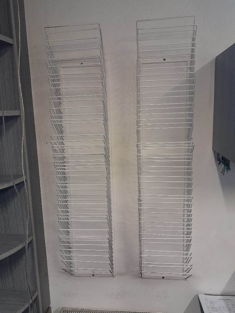 Držák na časopisy