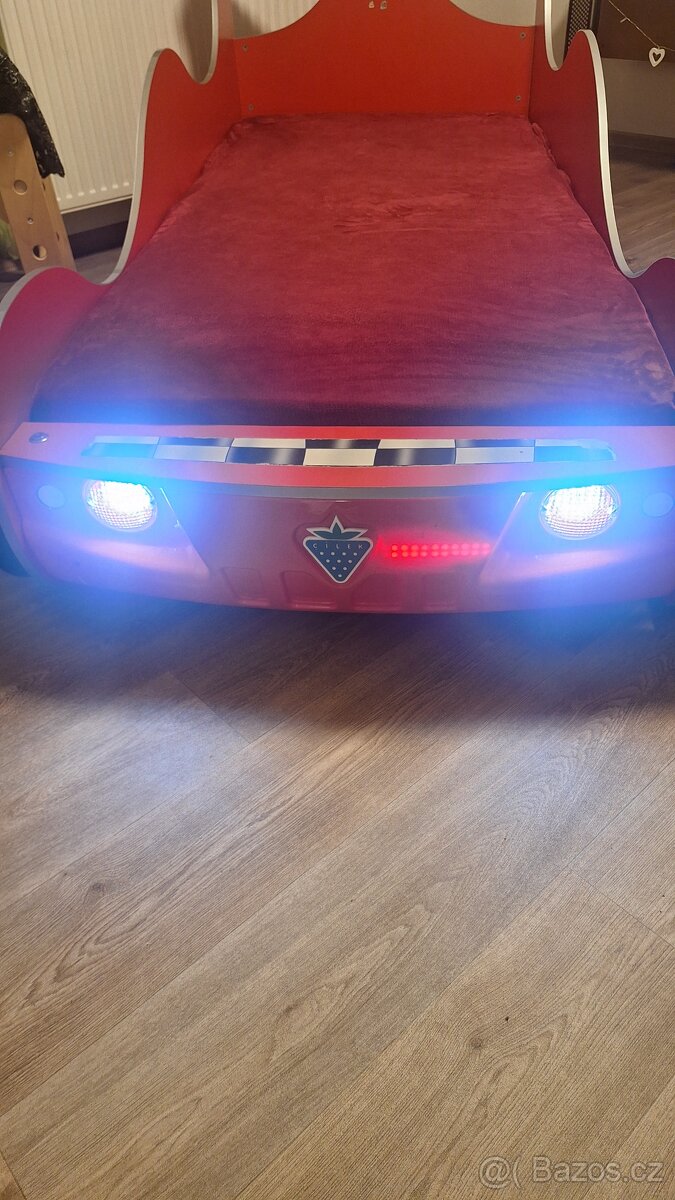 Dětská postel auto