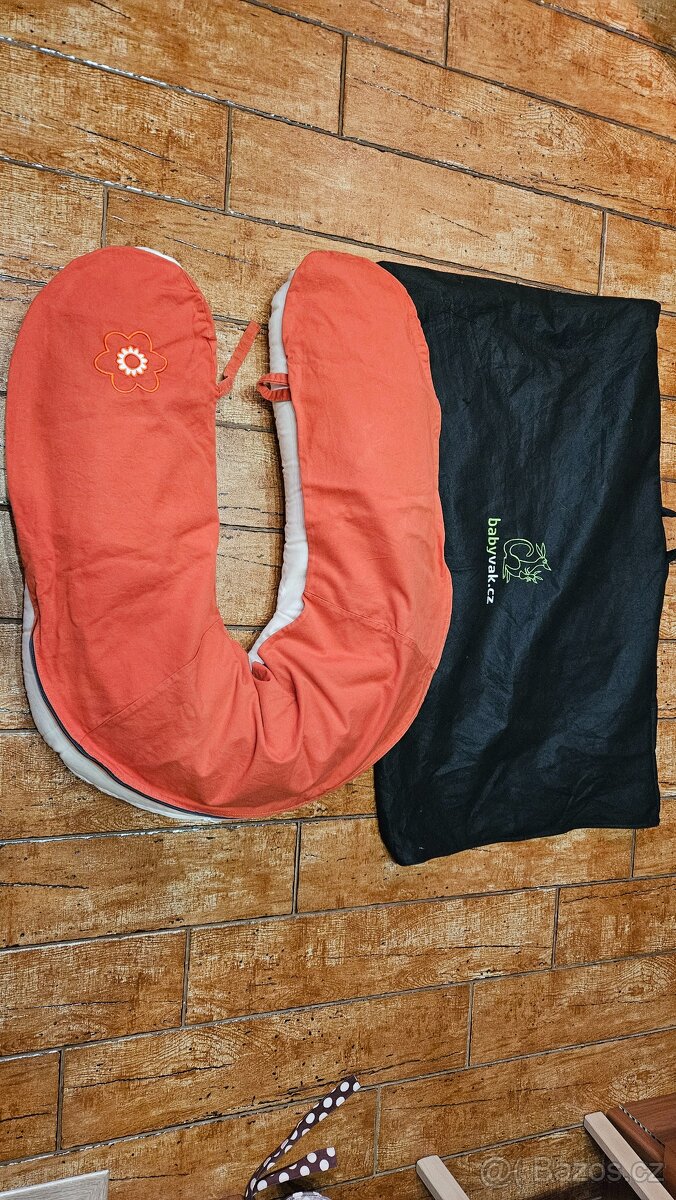 Babyvak, kojící polštář