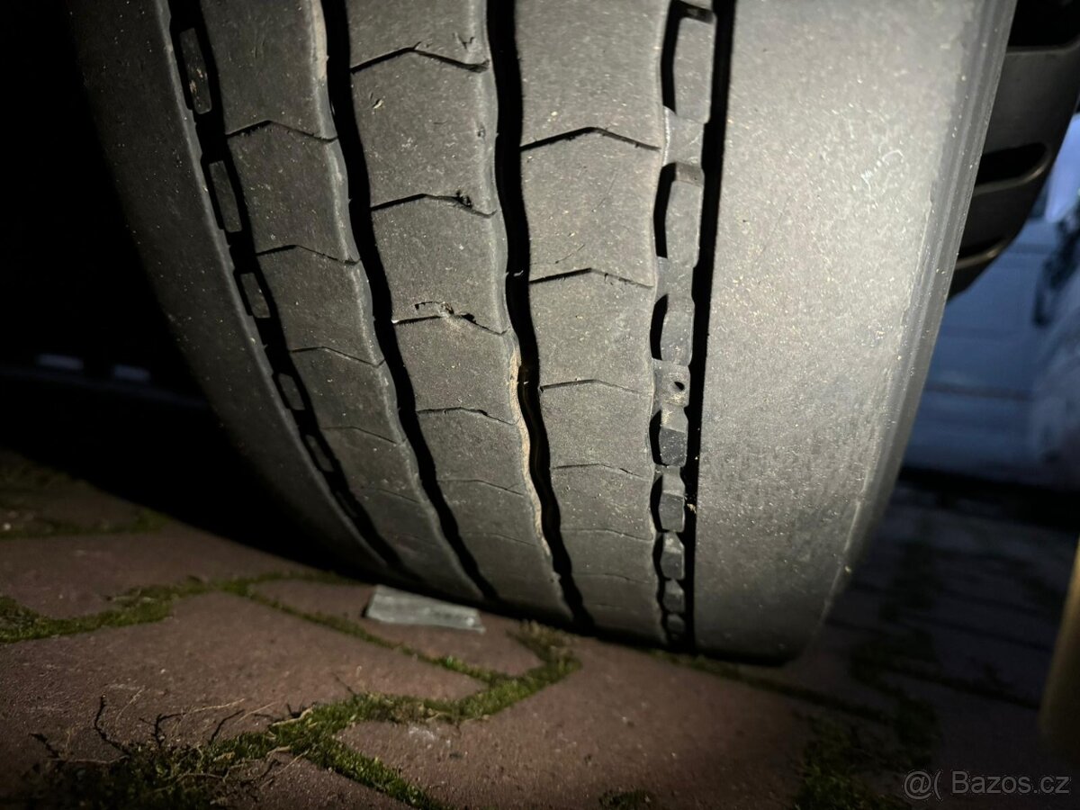 2x pneu Michelin vodící 265/70/19.5