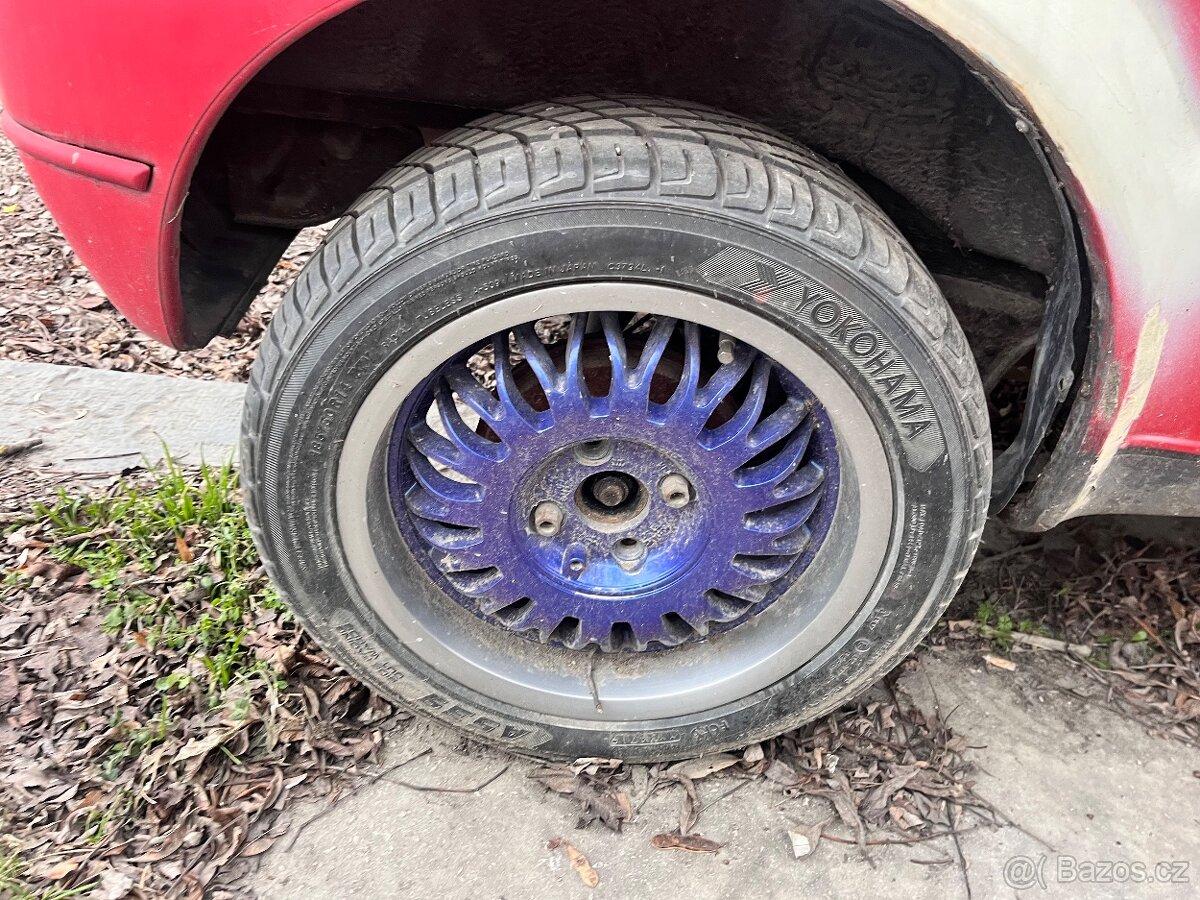 Prodám alu kola s celoročním pneu 165/60 R14 a 185/50 R14