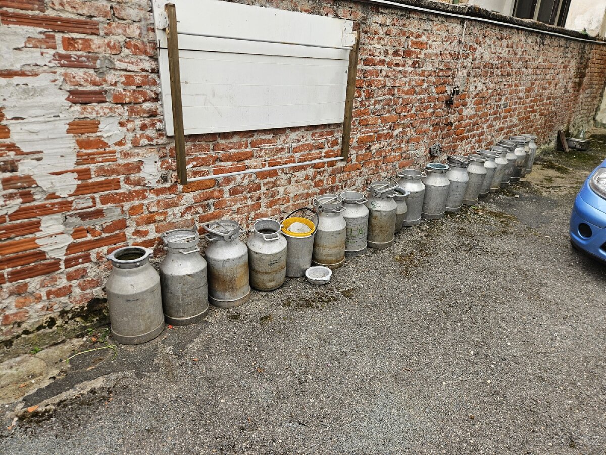 Včelařské konve na med