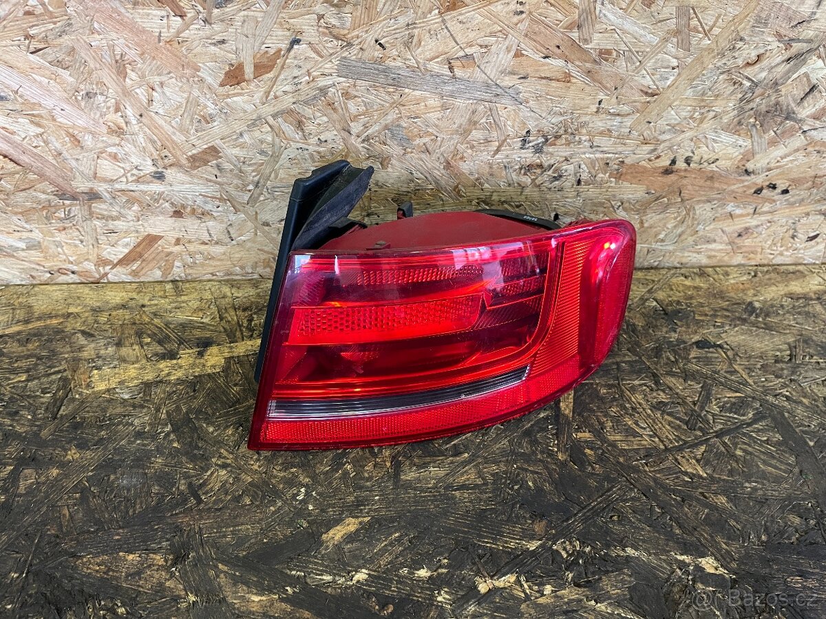 PRAVÉ ZADNÍ SVĚTLO AUDI A4 B8 SEDAN