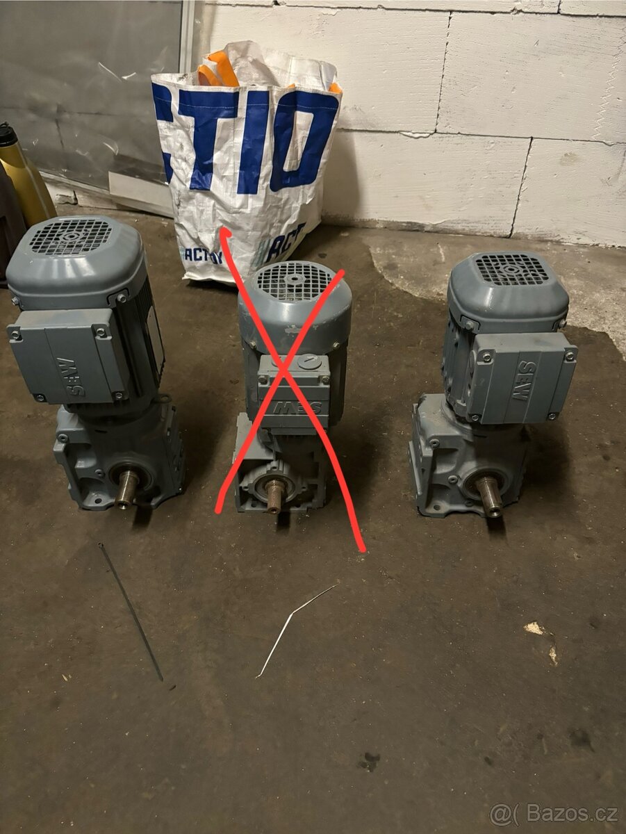 2x elektromotory s převodovkou S.E.W.