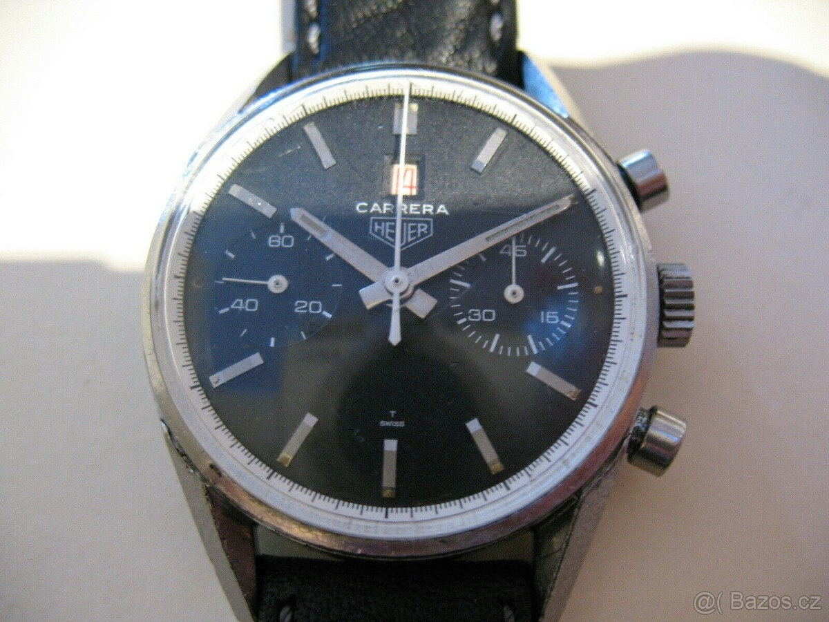 HEUER CARRERA VINTAGE chrono s červenou datovkou ve 12 hodin