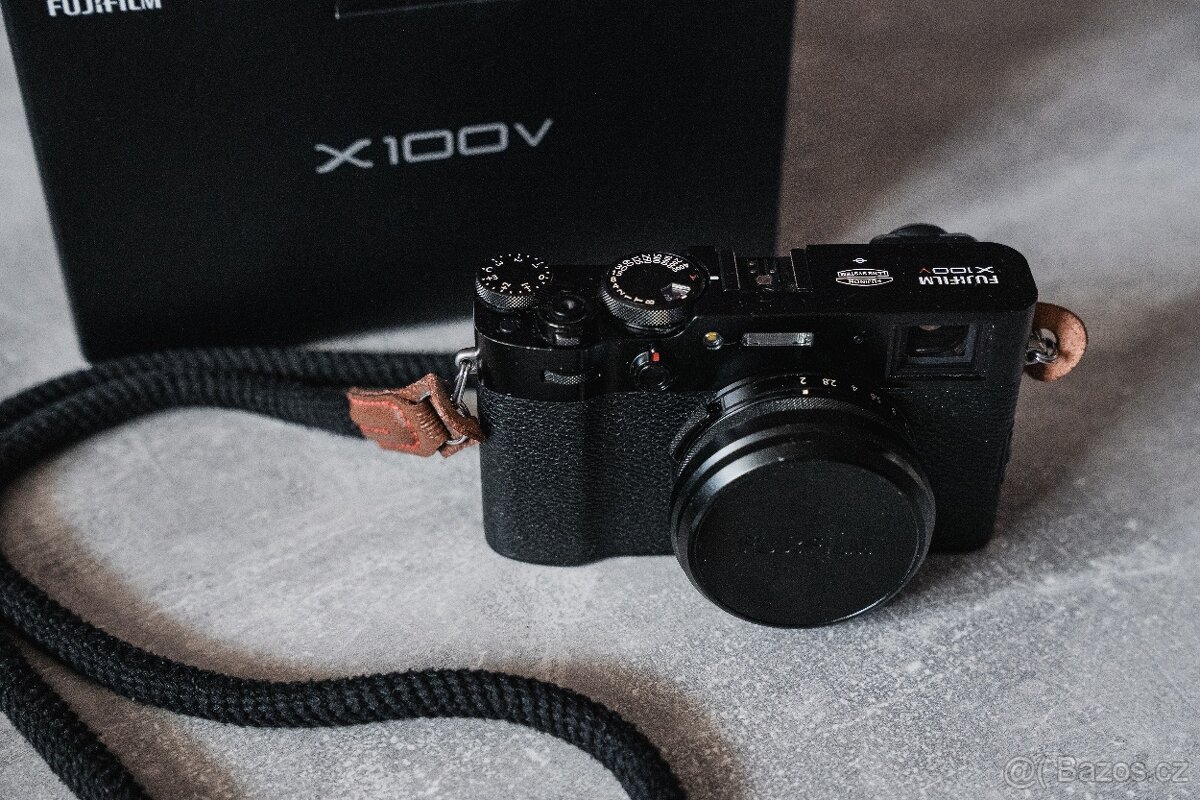 FUJIFILM X100V