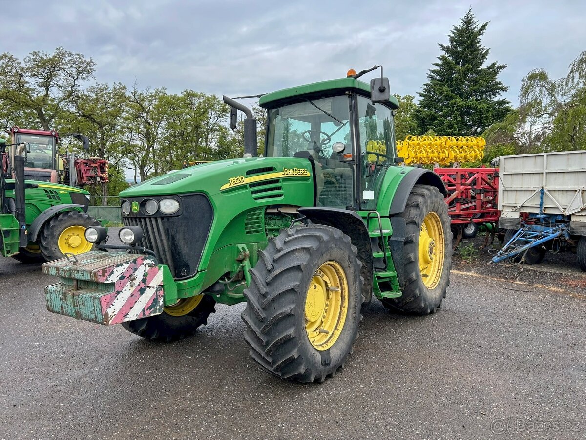 John Deere 7820