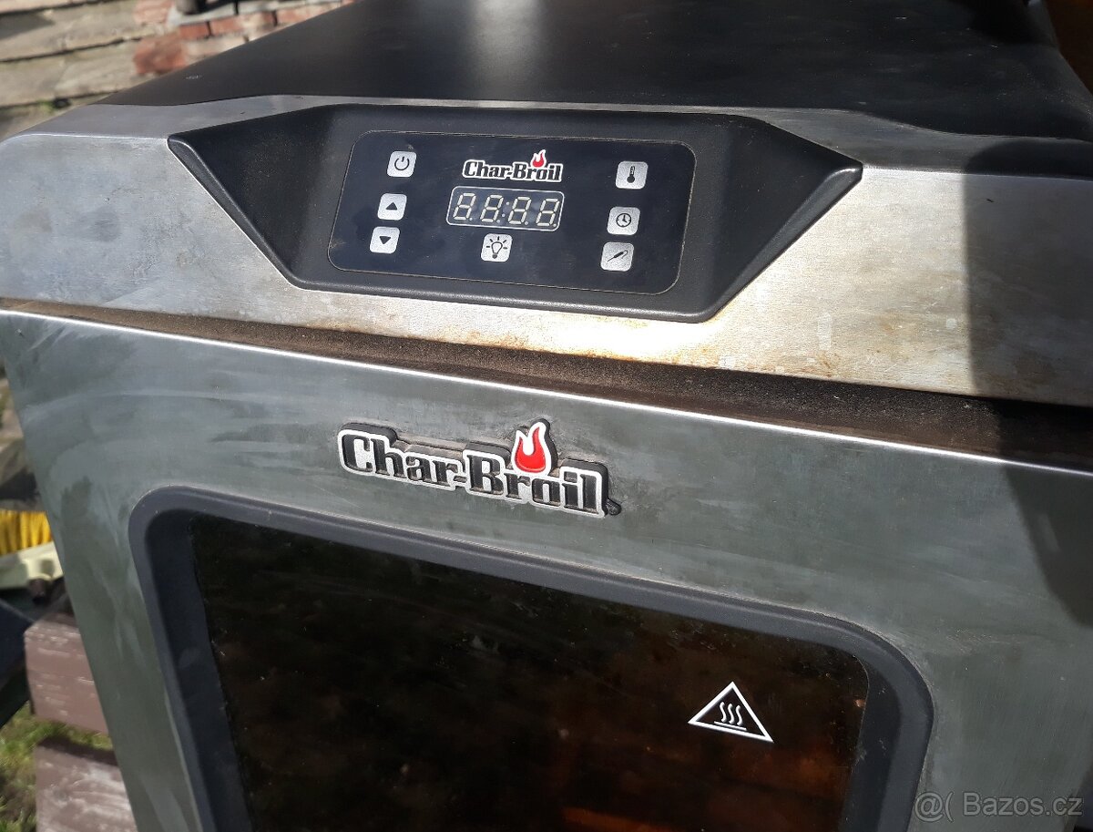 Char Broil udírna s dýmboxem