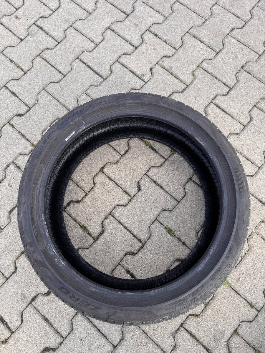 Pirelli P-ZERO 225/40 R20 94Y Runflat 2 ks