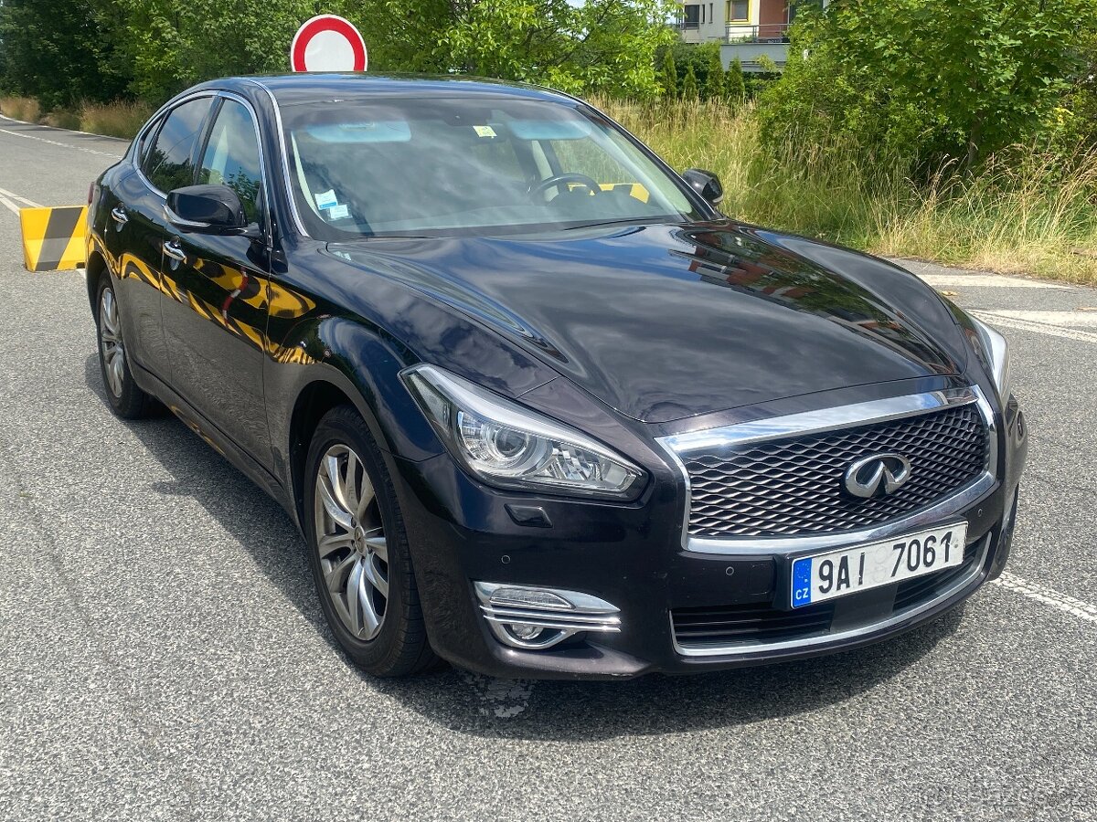 Infiniti Q70 2.2d Premium, 125 kW, Výborný stav