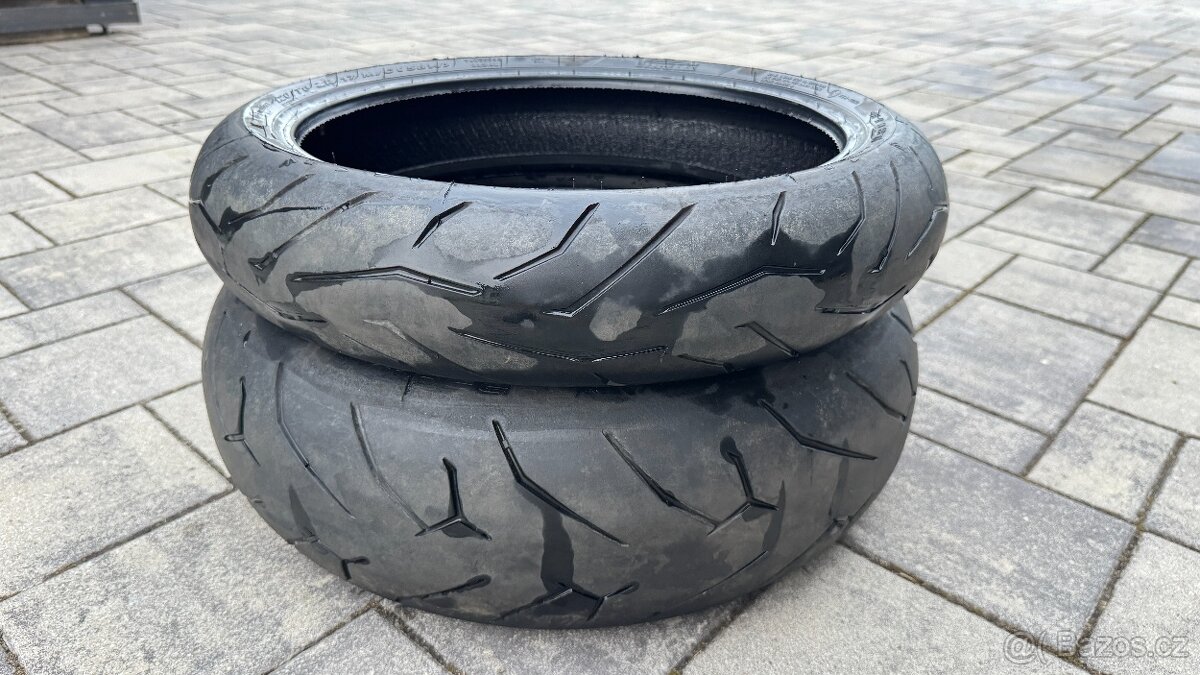 Moto pneu Pirelli Diablo Rosso II 120/70 ZR17 a 200/50 ZR17