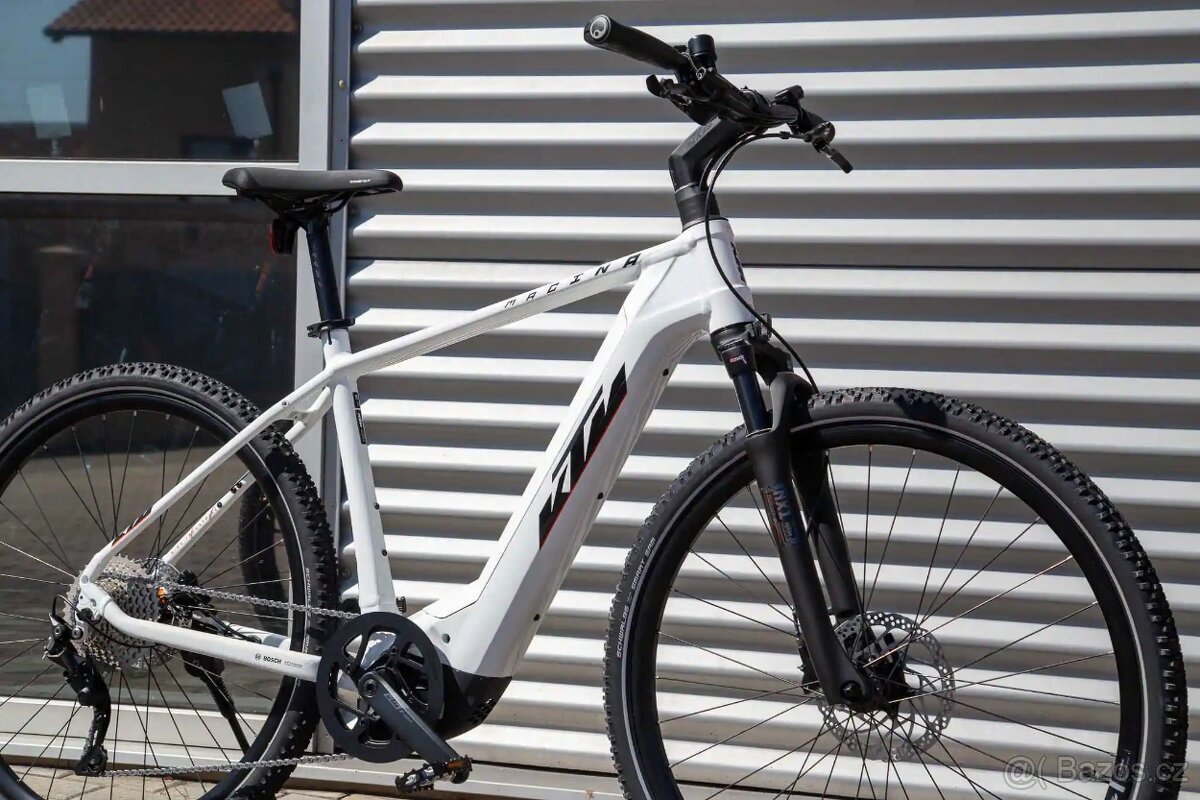 KTM Macina Cross 720, bílá, lepší verze SMART, vel.XL