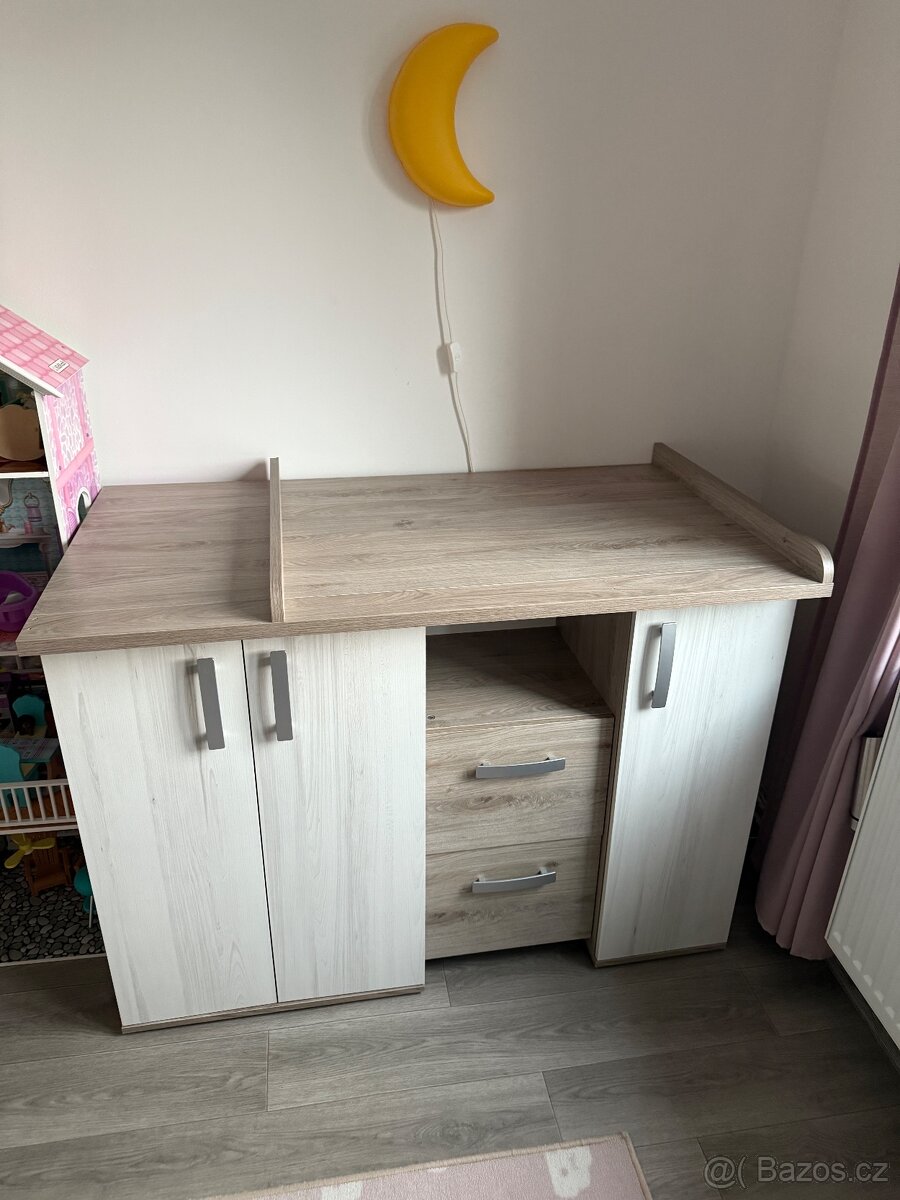 Přebalovací pult / komoda