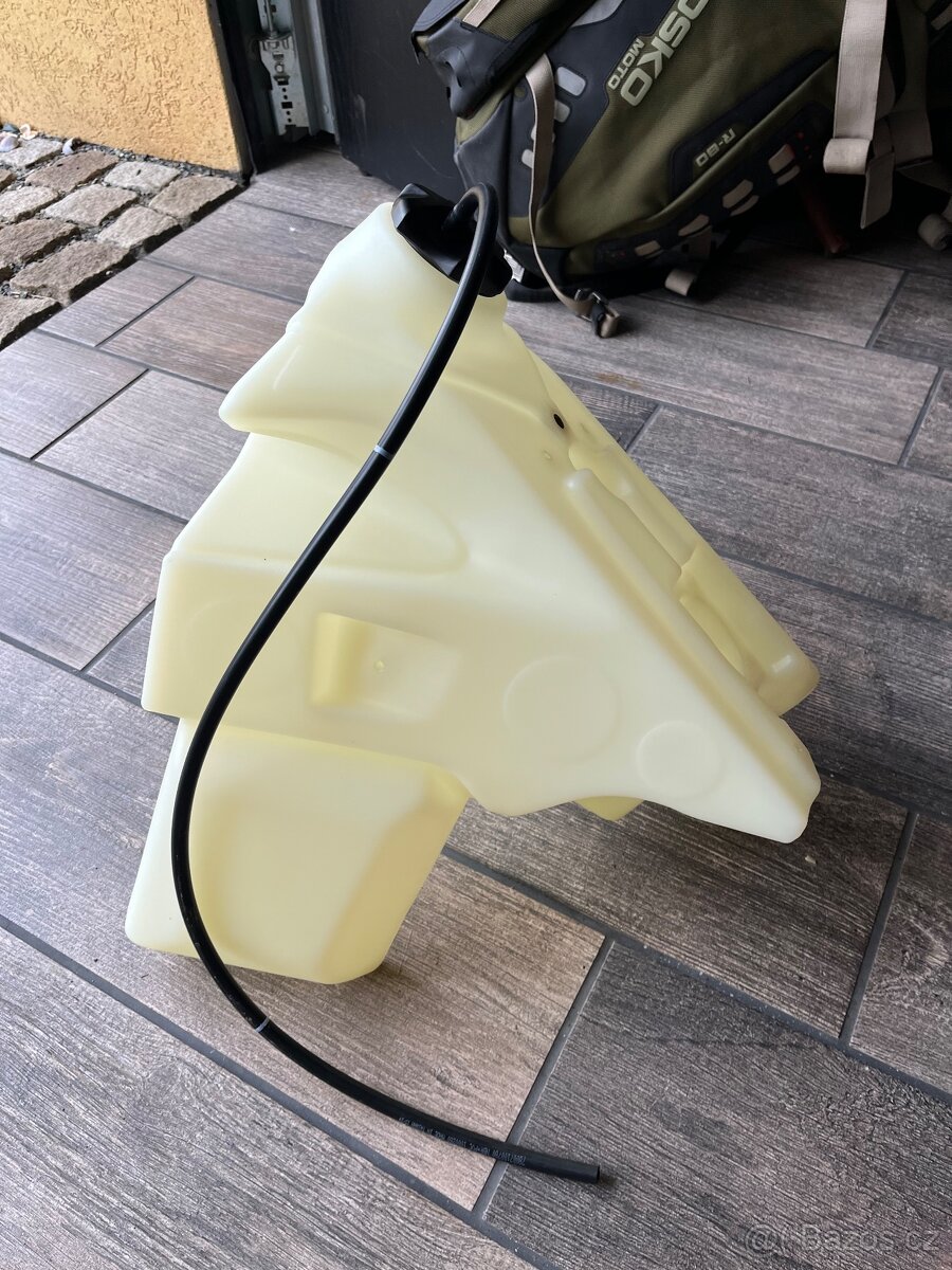 8litrů originál nádrž Husqvarna