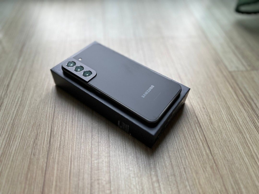 Zánovní.Samsung S22 - 128 GB. Black. Záruka