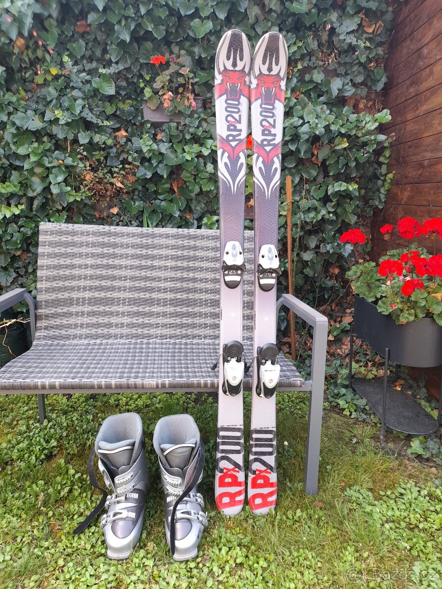 Sjezdové lyže a boty