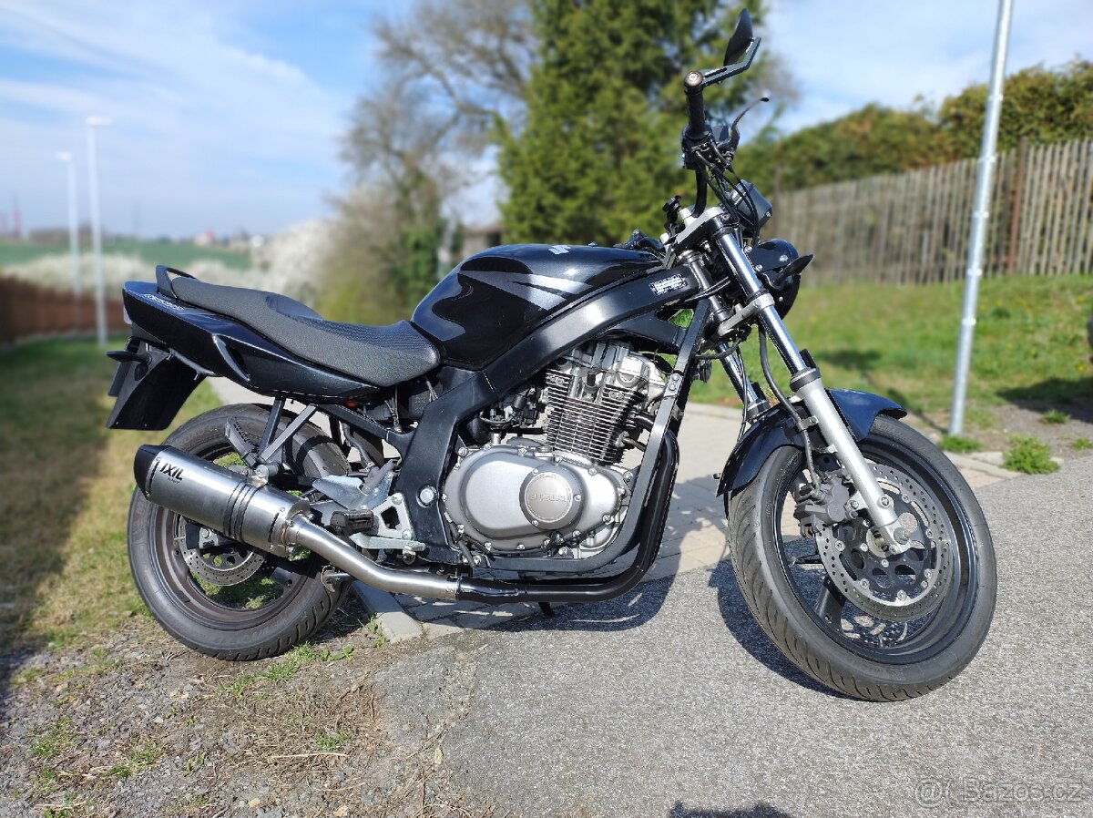 Suzuki GS500 jako nová