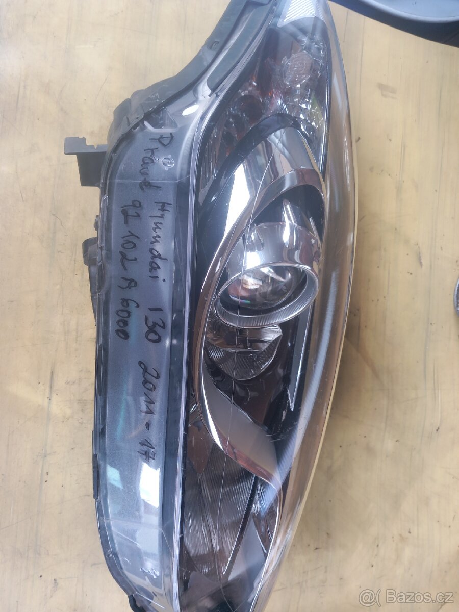 Hyundai i30 pravý světlomet