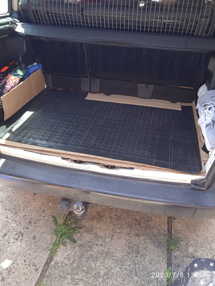 Gumová vana do kufru auta. Nová.